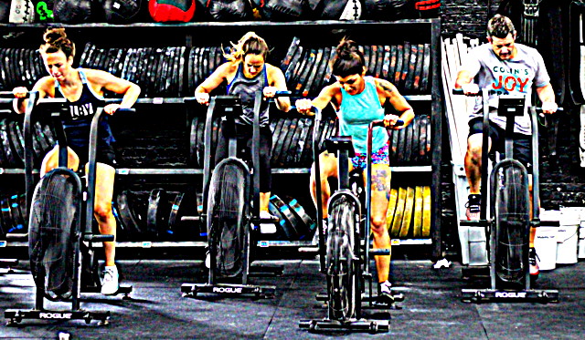 Crossfitters working on their endurance